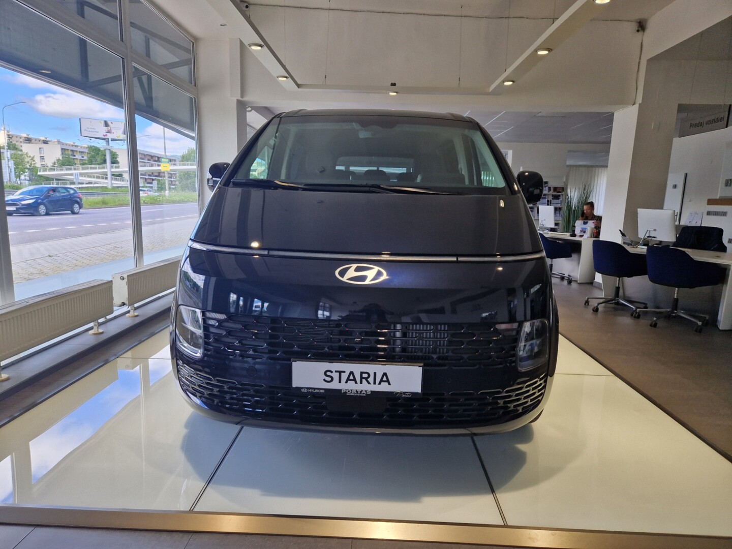 Hyundai STARIA