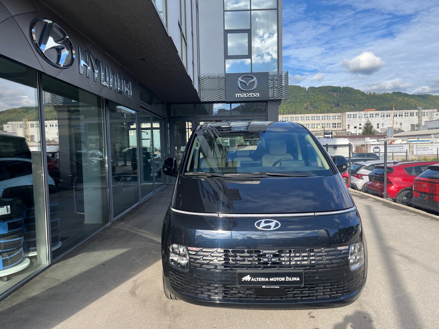 Hyundai STARIA