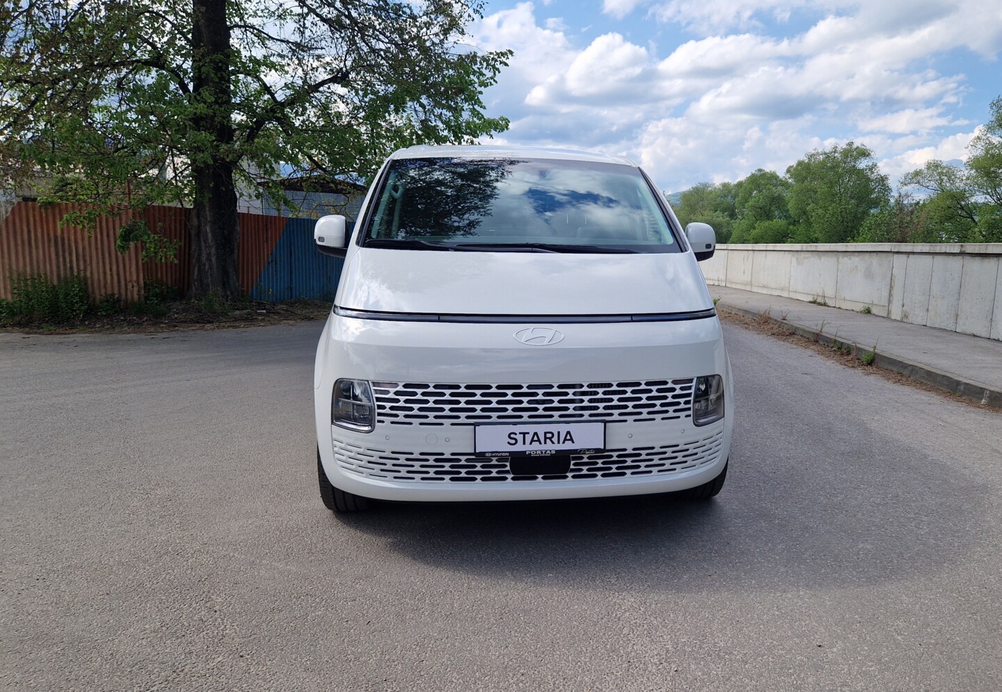 Hyundai STARIA